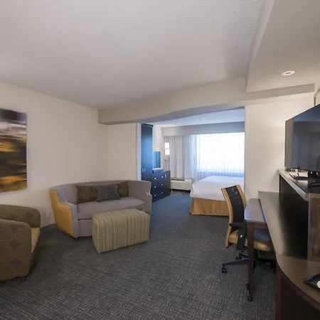 Courtyard By Marriott Columbus-3