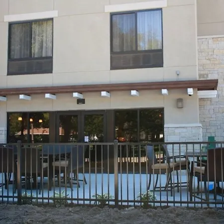 Parkwood Inn & Suites-2