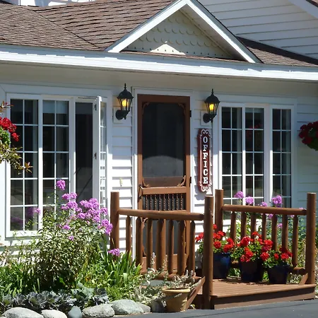 Beach House Lakeside Cottages-2