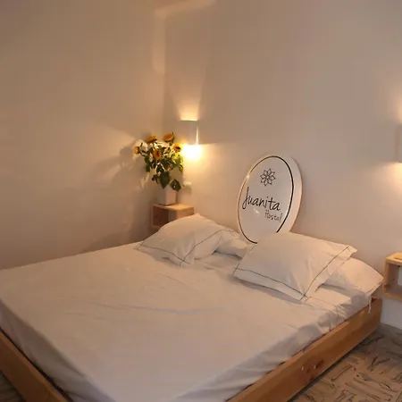 Juanita Hostal-3