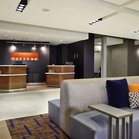 Courtyard By Marriott Victoria-3