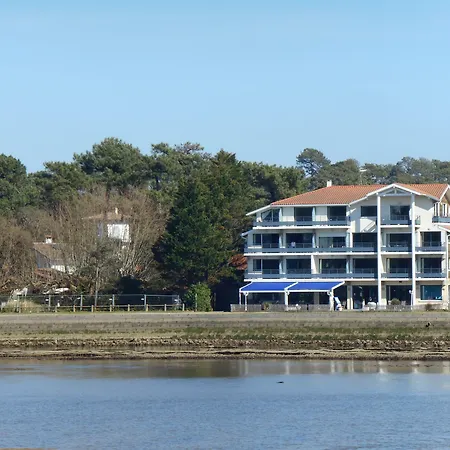 Hotel Le Pavillon Bleu-3