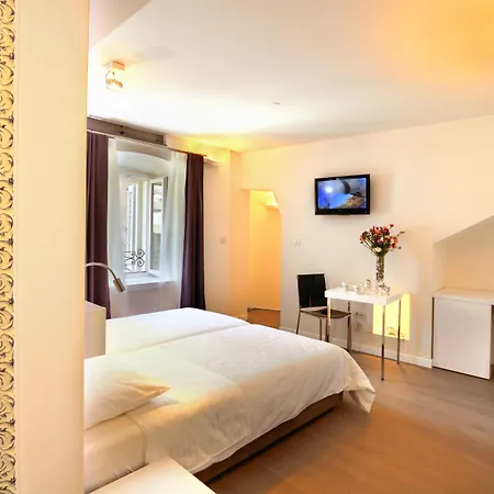 La Porta Luxury Rooms-3