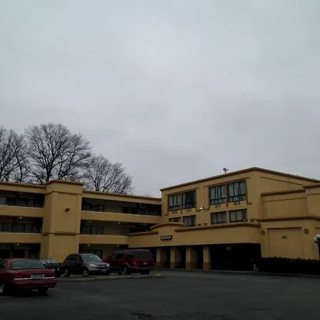Diamond Inn & Suites-2