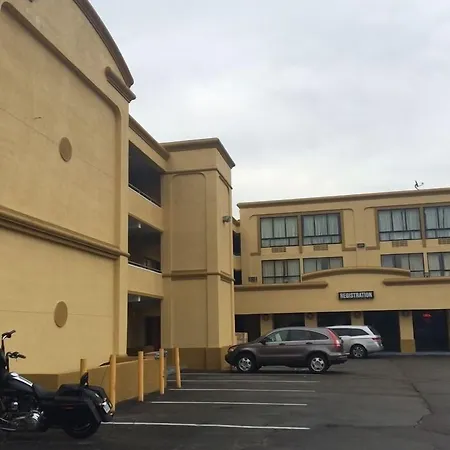 Diamond Inn & Suites-3