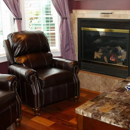 Collins Inn & Seaside Cottages (Adults Only)-2