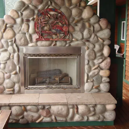 Collins Inn & Seaside Cottages (Adults Only)-3