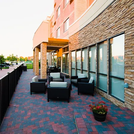 Courtyard Bay City-2
