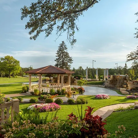 The Drake Oak Brook, Autograph Collection-3