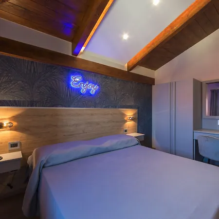 Hotel Vogue-2