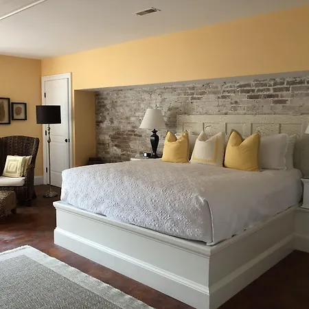 Suites At 249-3