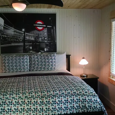 The Saugatuck Retro Resort-3