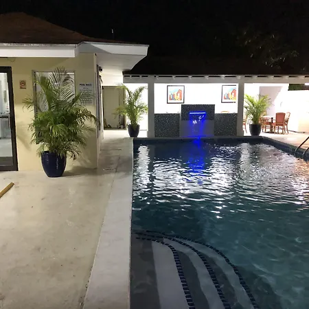 Colony Club Inn & Suites-3