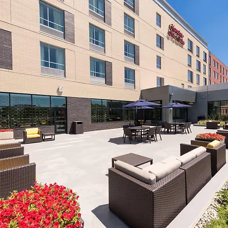 Hampton Inn & Suites Grand Rapids Downtown-3