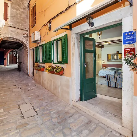 Guest house SOTTO I VOLTI Centro Storico-3