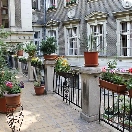 Omega Guesthouse Budapest-2