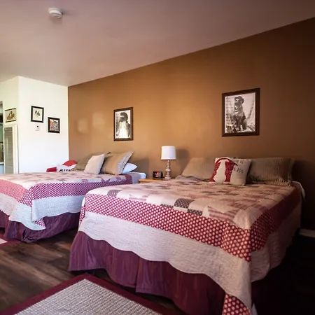 Raton Pass Motor Inn-3