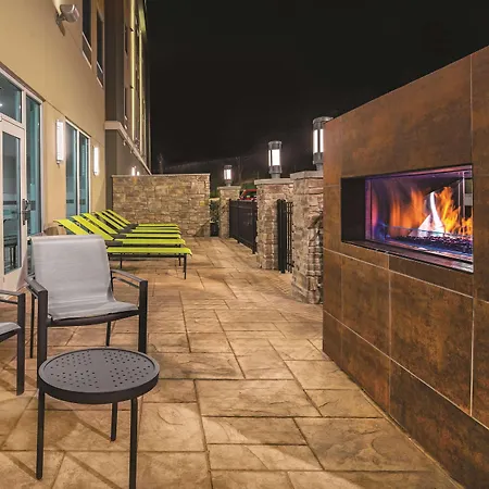 La Quinta Inn & Suites By Wyndham Cleveland Near Lee Univ-3