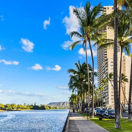 Wyndham Vacation Resorts Royal Garden At Waikiki-2