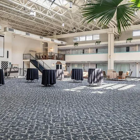 Ramada By Wyndham State College Hotel & Conference Center-2