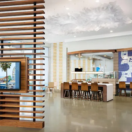 Courtyard By Marriott Santa Monica-2