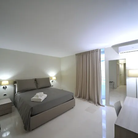 Gatto Bianco House-2