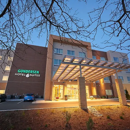 Gundersen Hotel & Suites-3