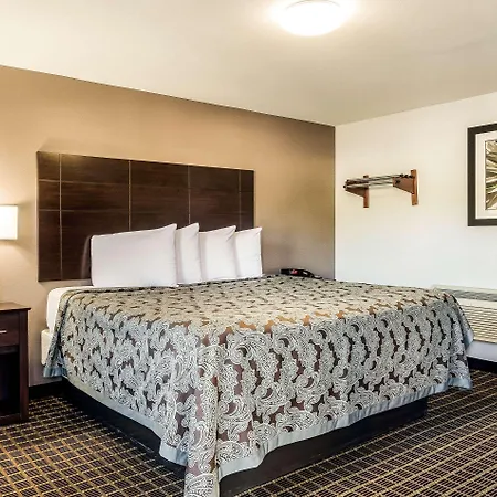 Rodeway Inn Middleboro-Plymouth-2