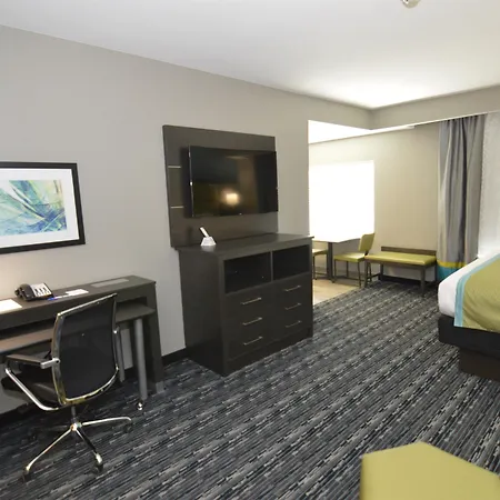 Best Western Plus Pasadena Inn & Suites-3