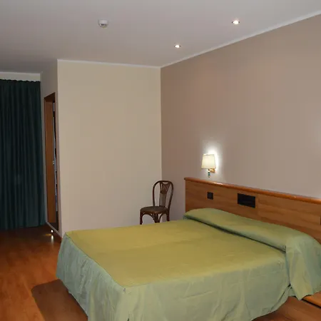 Canadian Hotel-2