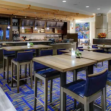 Courtyard By Marriott Lagrange-2