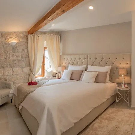 Jupiter Lux Rooms-3