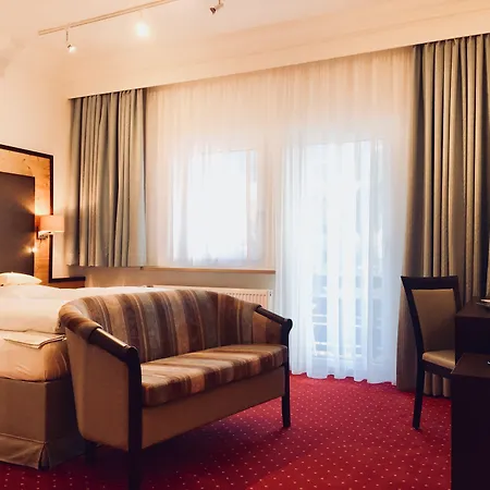 Wittelsbacher Hof-2