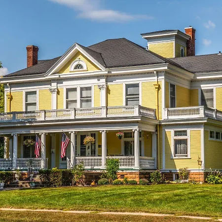 Ringling House Bed & Breakfast-3