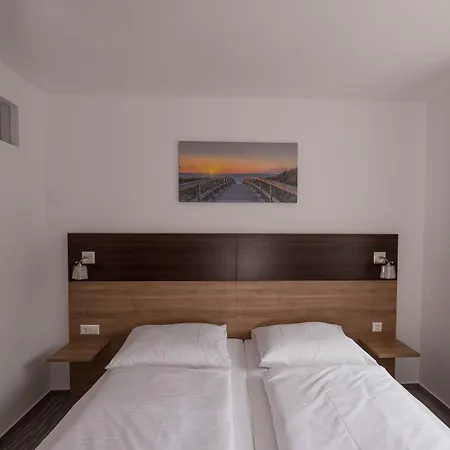 Boutique-Hotel Kronenstuben - unschlagbare Zentrumsnähe direkt am Marstall&Marktplatz - Schloss in 3 Min - Frühstück - Langzeitmiete-2