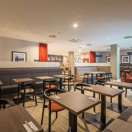 Hampton By Hilton Munich City West-3