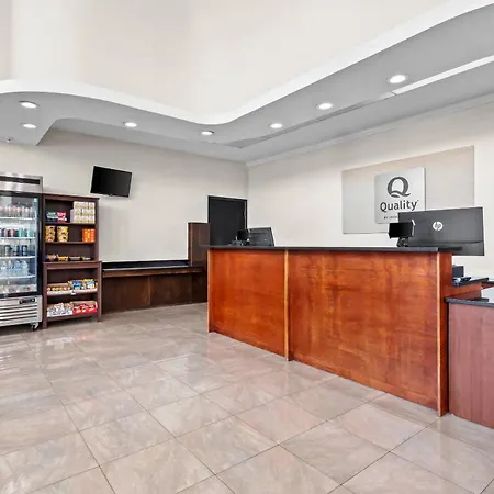 Quality Inn & Suites At Tropicana Field-2