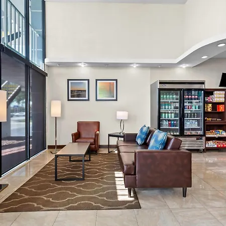 Quality Inn & Suites At Tropicana Field-3