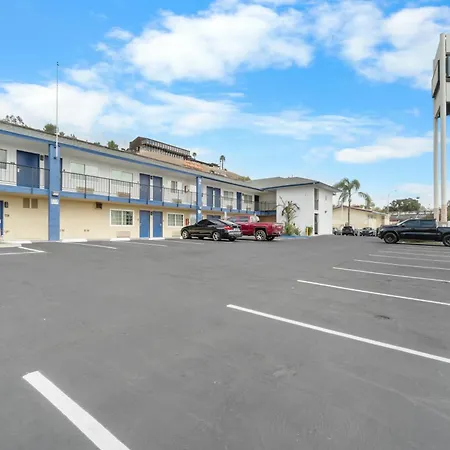 Travelodge By Wyndham Fairplex Pomona-2