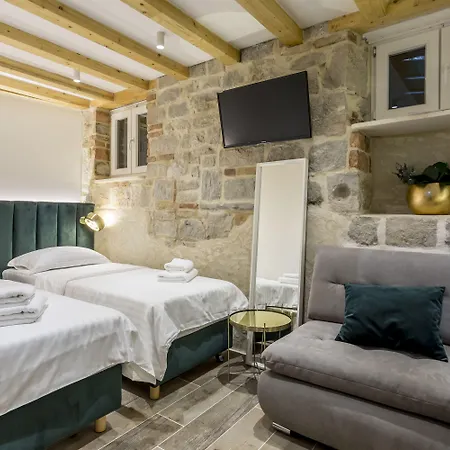 Miara Luxury Rooms-3