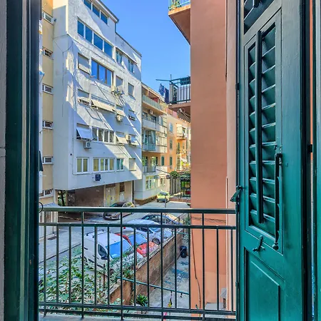 Split Urban Rooms III-3