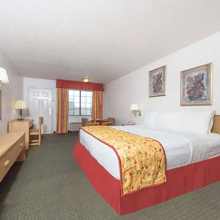 Days Inn By Wyndham Waco Near Downtown University-3