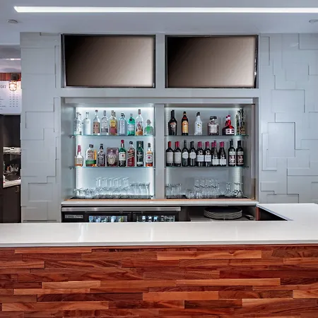 Courtyard By Marriott Toledo West-2