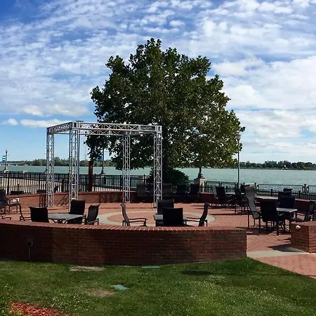 Roberts Riverwalk Urban Resort Hotel-3