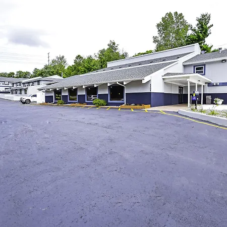 Days Inn & Suites By Wyndham Wisconsin Dells-2