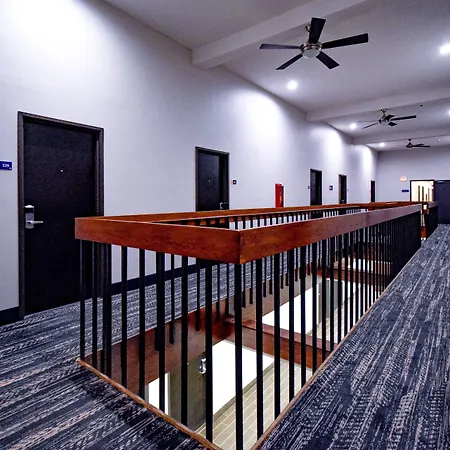 Days Inn & Suites By Wyndham Wisconsin Dells-3