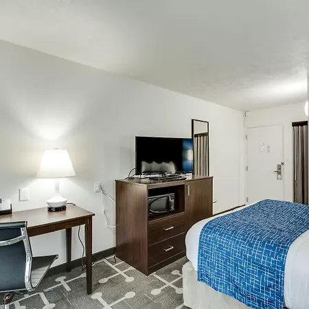 Baymont By Wyndham Spokane-2