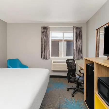 Days Inn By Wyndham Canon City-3