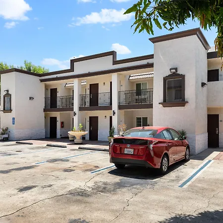 Le Blanc Inn & Suites-3