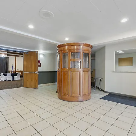 Seaport Inn & Suites-3